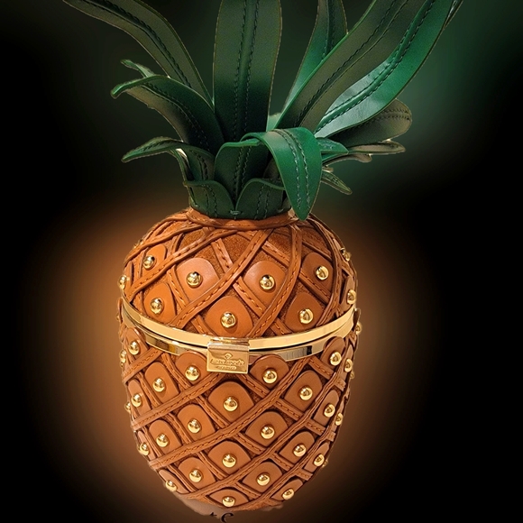 kate spade Handbags - Kate Spade 3D By The Pool Leather Pineapple Clutch Bag (VERY RARE)